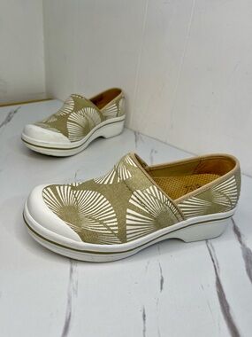 Dansko Vegan Volley Women Clog Size 38 7.5-8 Nursing Work Sage Green Fabric